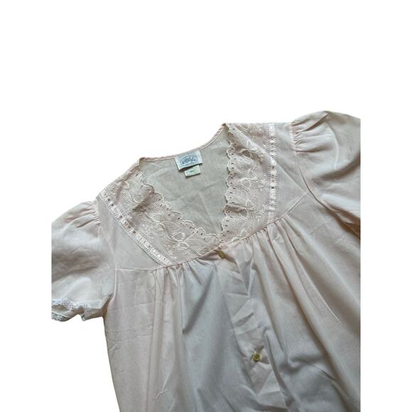 Vintage Nightgown Women’s Small Embroidered Short Sleeves Made In USA Trad Wife - Picture 1 of 8